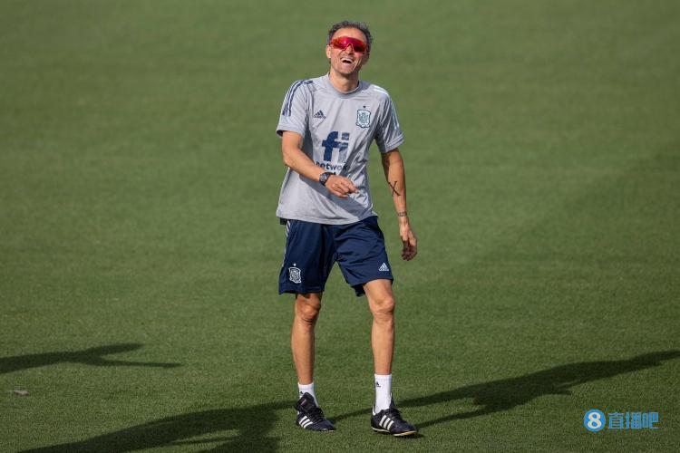 邮报：曼联内部很多人欣赏恩里克，他是曼联帅位有力竞争者